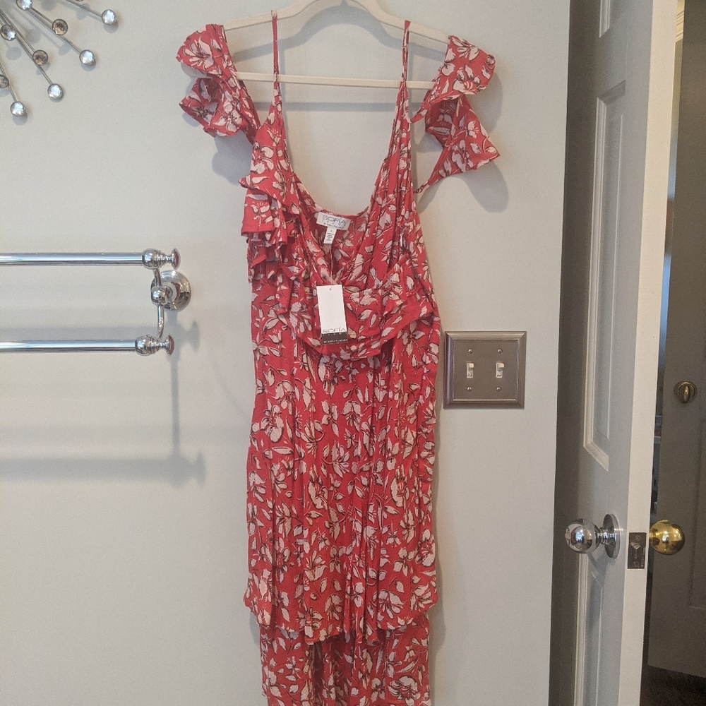 Red ruffle flutter sleeve dress - Picture 1 of 2